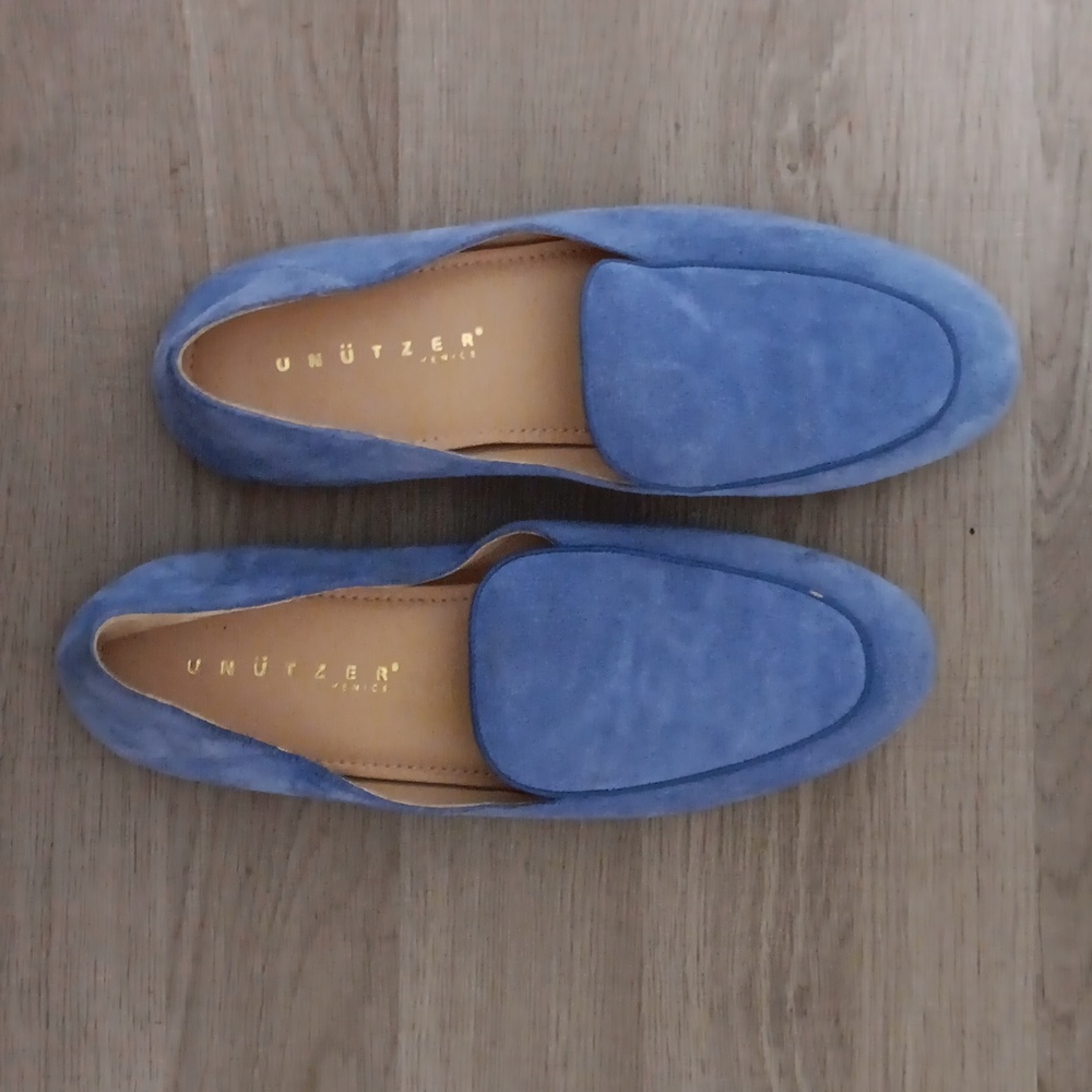 Unutzer blue type suede flat shoe, size 40 made in Italy.